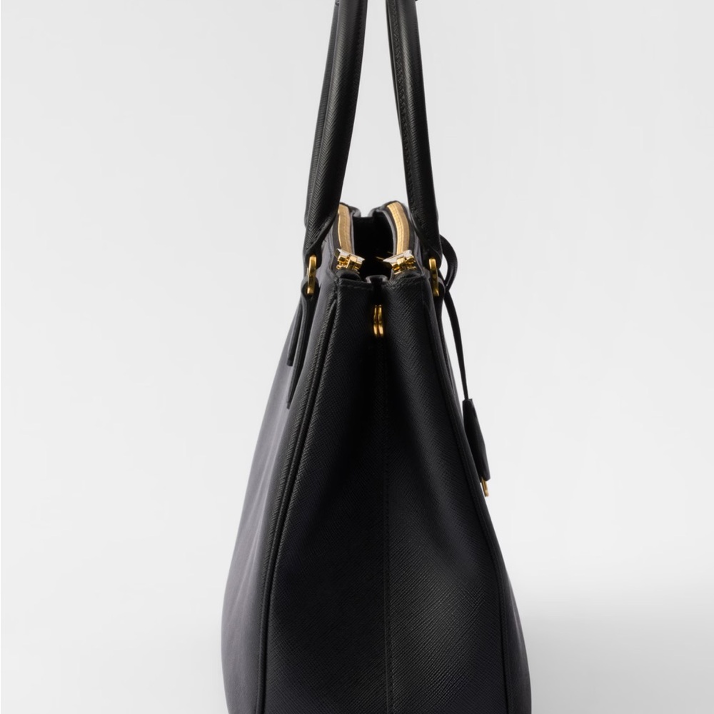 Authentic Prada large Saffiano Leather Bag -  (Retails for $5100) - Picture 6 of 16